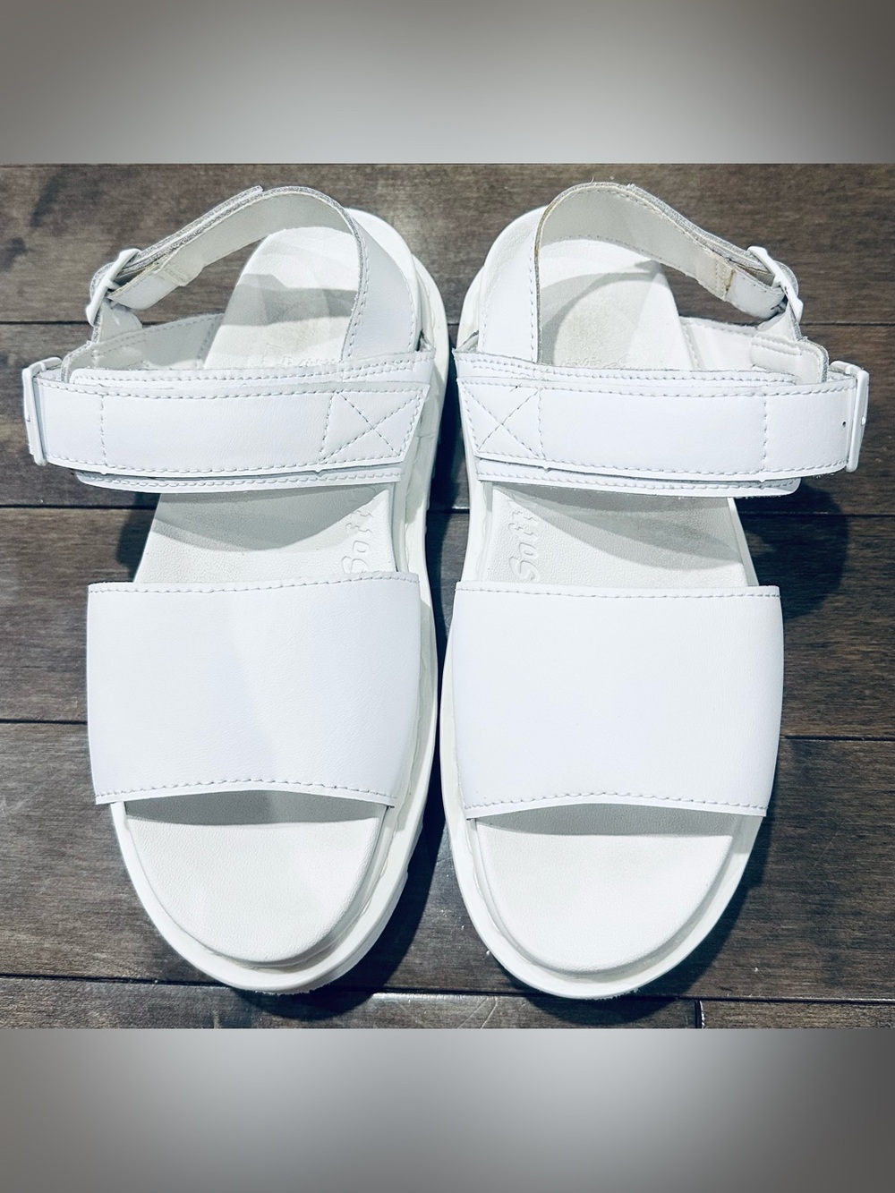 Dr. Martens Women’s Sz 7 White Voss II Hydro Leather Strap Sandals - Picture 3 of 14